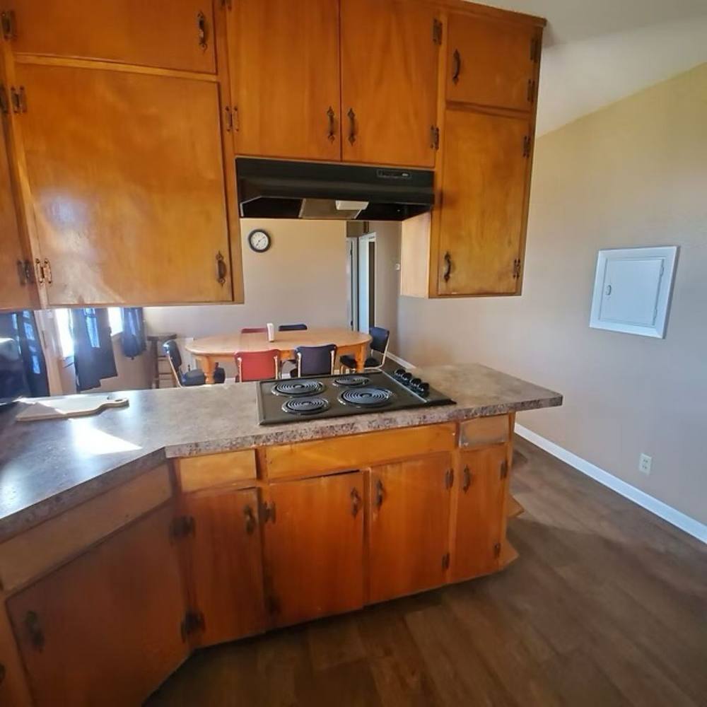Cloverdale House kitchen with full range and bar seating